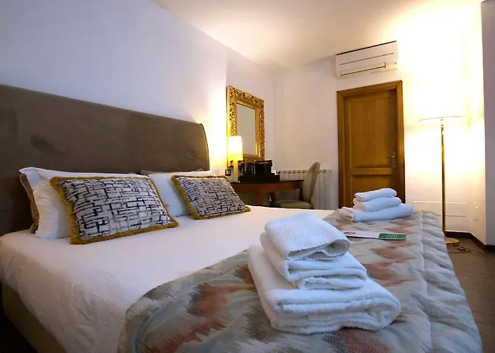 St. Peter' Six & Panzió Róma