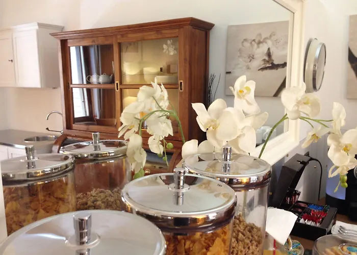 St. Peter' Six & Panzió Róma