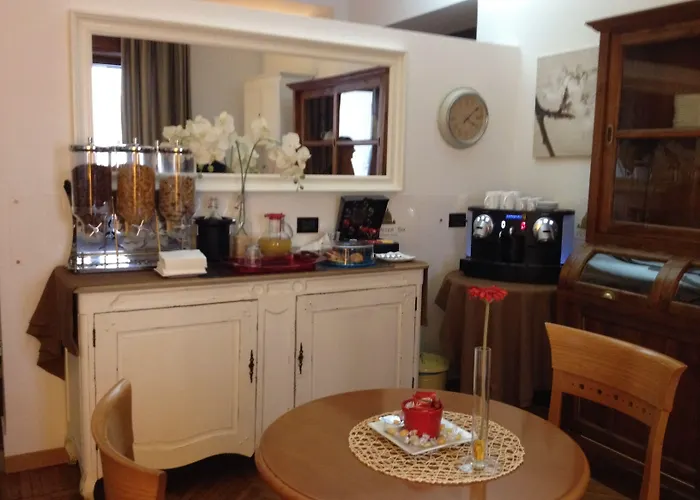 St. Peter' Six & Panzió Róma