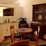 6 غرف وأجنحة سانت بيتر 4*